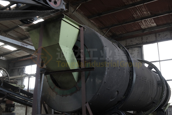 新疆年產(chǎn)十萬噸有機無機復混肥生產(chǎn)線裝車發(fā)貨